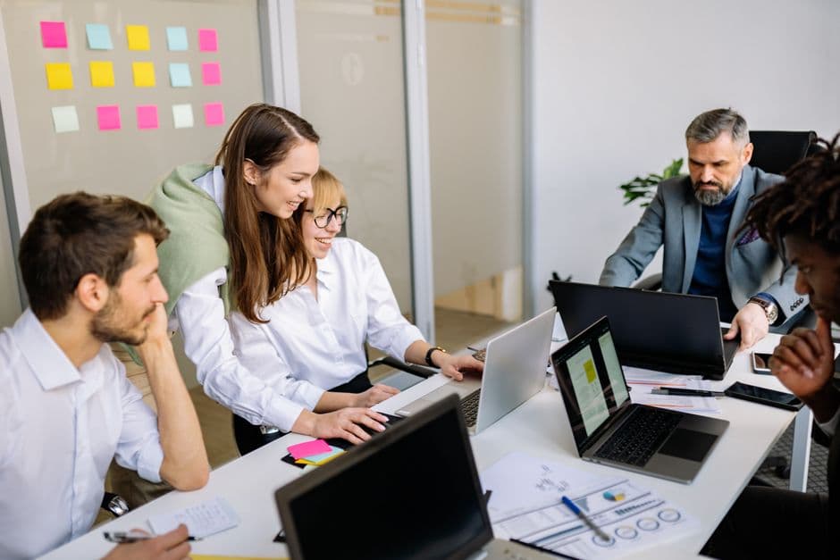 Base44 lança modelo próprio de IA e sinaliza nova fase para startups do setor