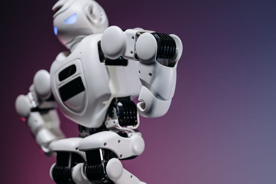 Google reestrutura liderança de IA: Hassabis vira cientista-chefe e DeepMind tem novo comando