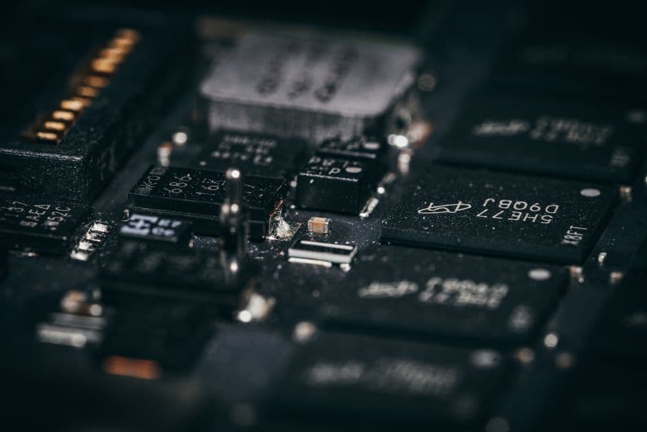 Nvidia descobre que matemática linear simples pode substituir transferências custosas entre modelos de IA